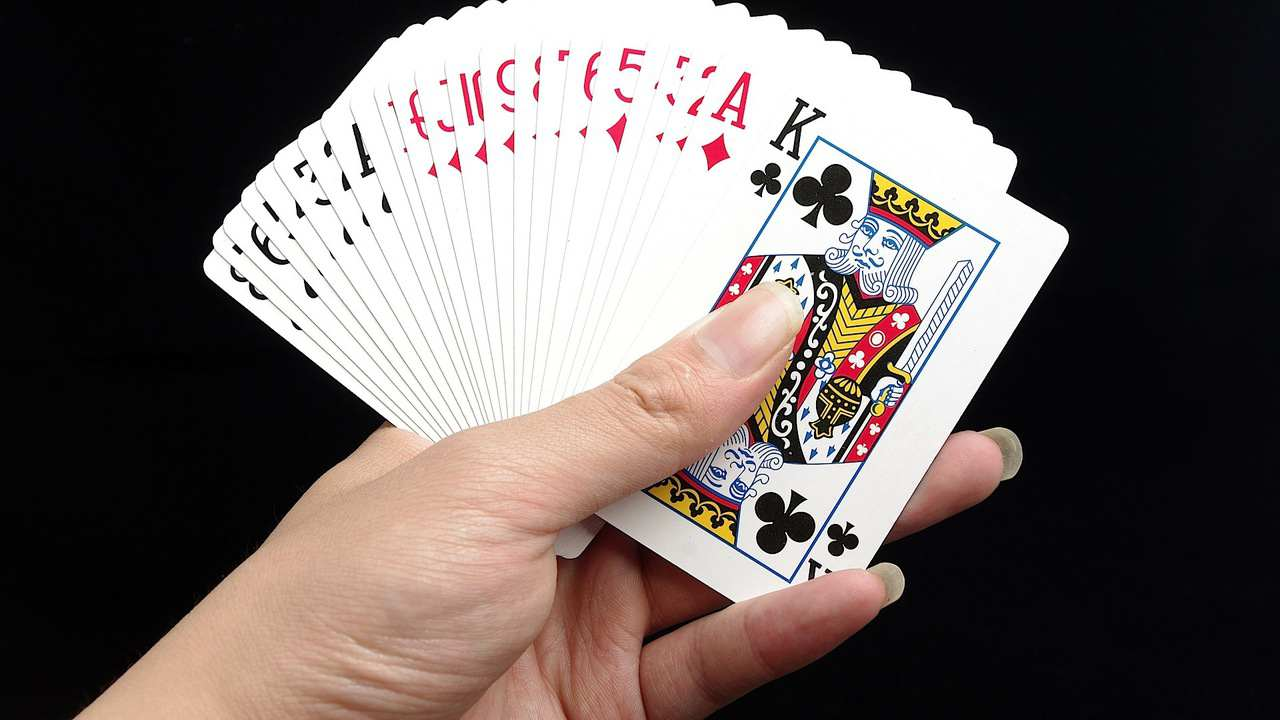 Tập làm ảo thuật đơn giản với bô bài